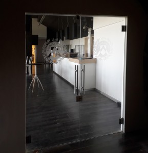 porte vetro battenti va e vieni serraura satinato vetra sabbiati decorati vetrate artistiche (3) 